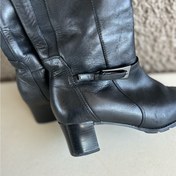 Women’s Zip-up Heeled Boots - Picture 3 of 6